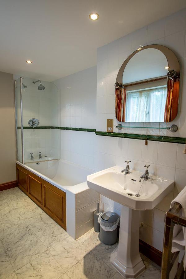 The Three Lions Hotel Fordingbridge Ngoại thất bức ảnh